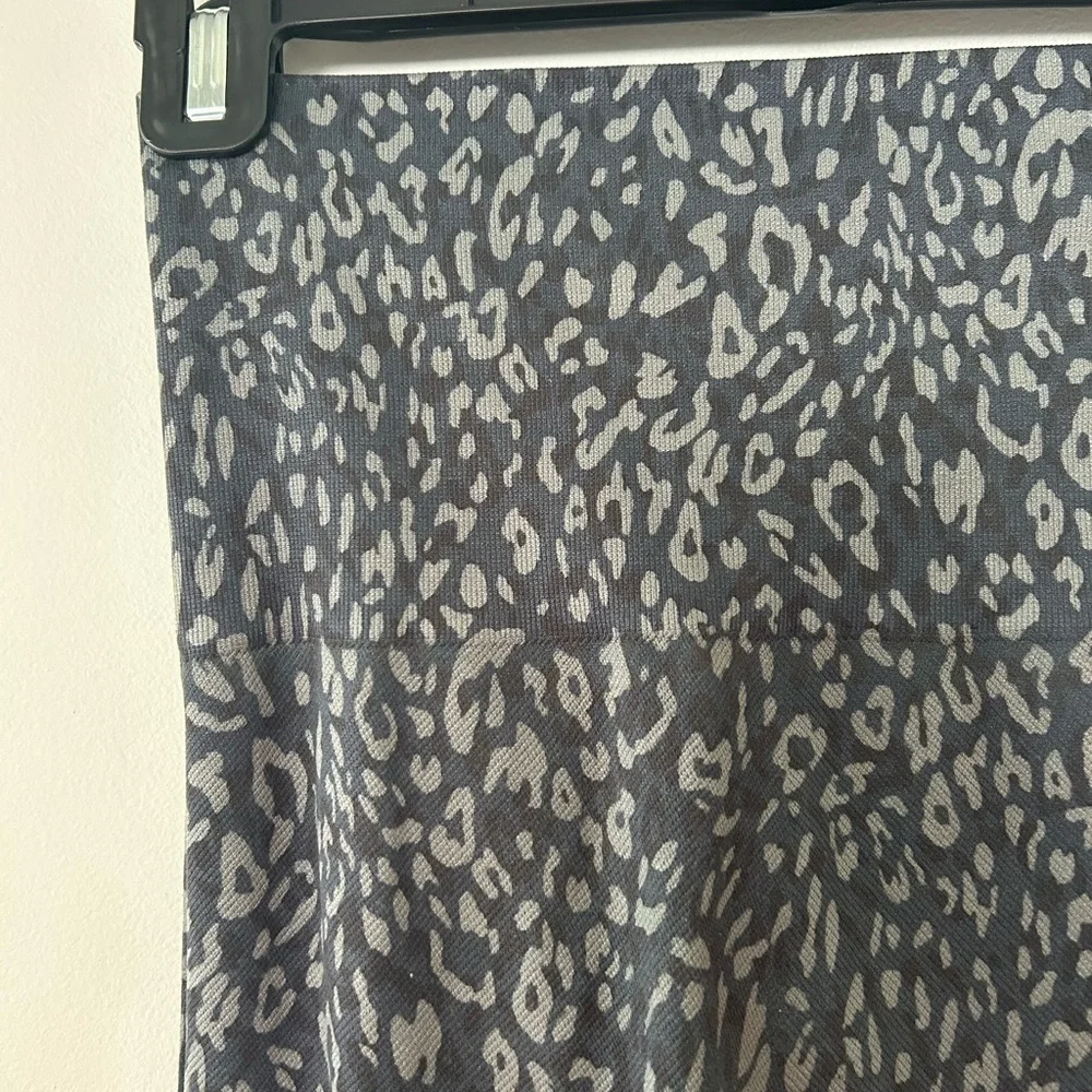 Spanx Look at Me Now Leopard Print Leggings Sz S - Picture 3 of 5